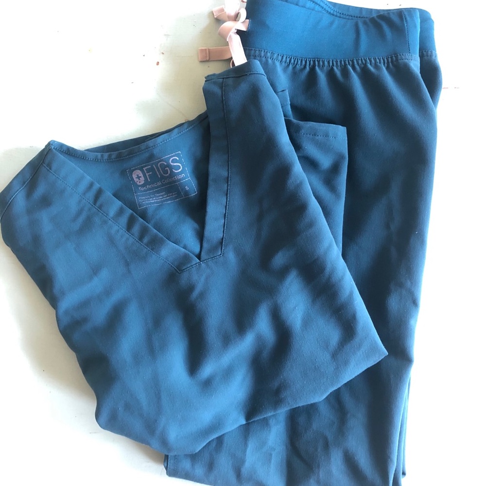 FIGS Caribbean Blue Scrub Set - Size Small
